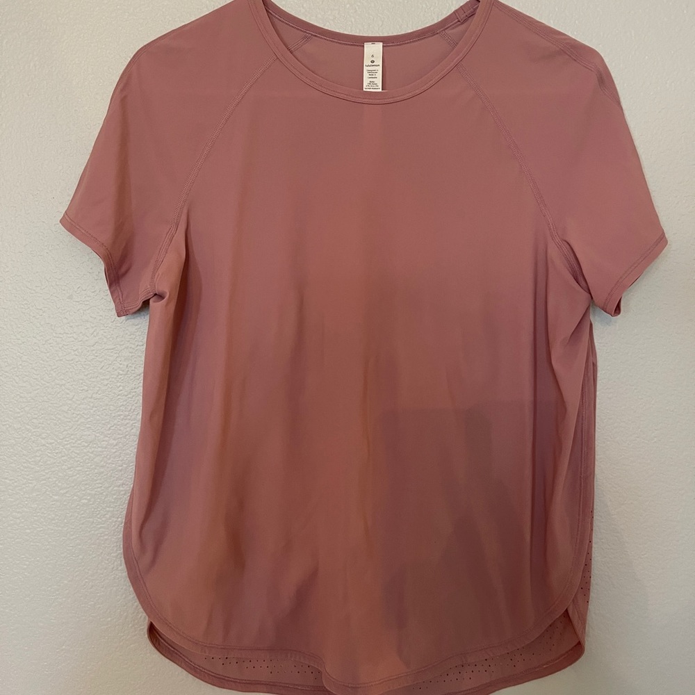 NWOT lululemon tee